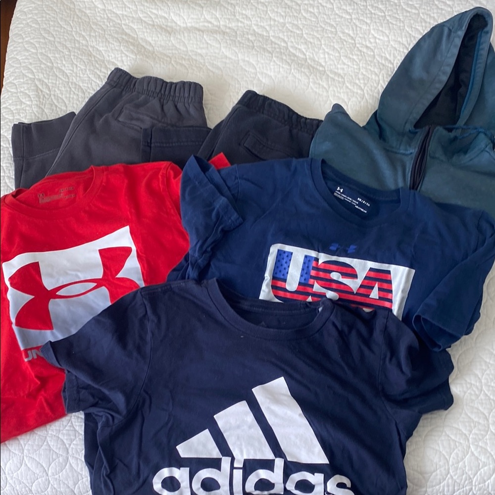 Bundle of men’s small joggers/hoodie/tees